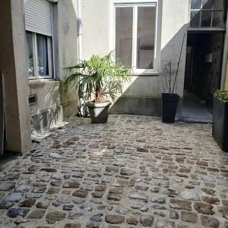 T3 Centre 1er Etage Apartment *